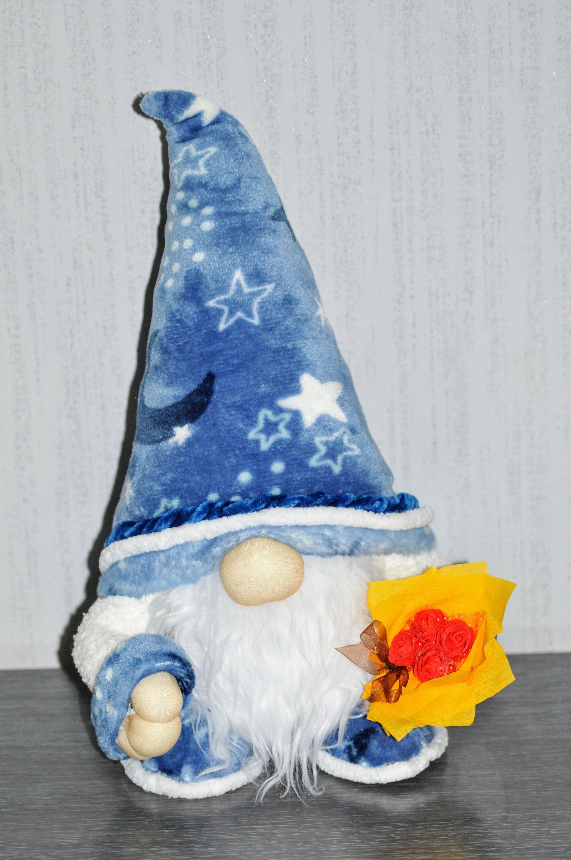 Gnomo mago azul con rosas - 5