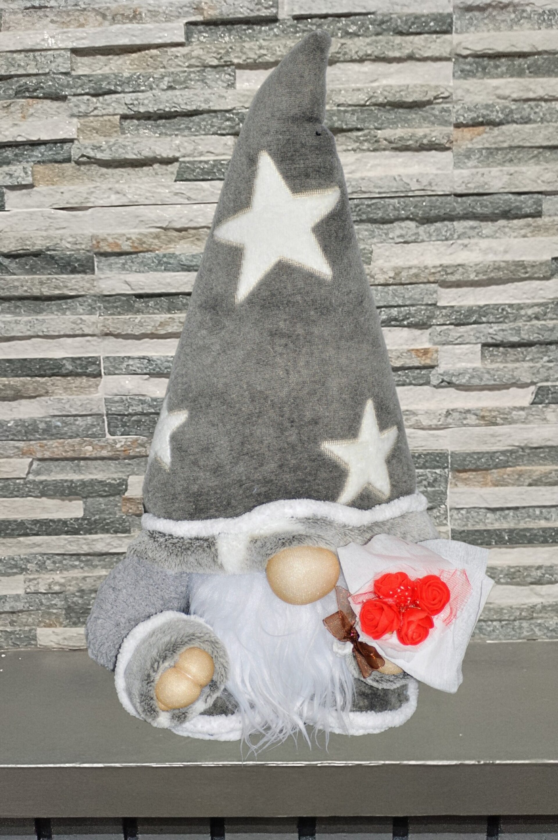 Gnomo mago gris con rosas - 2