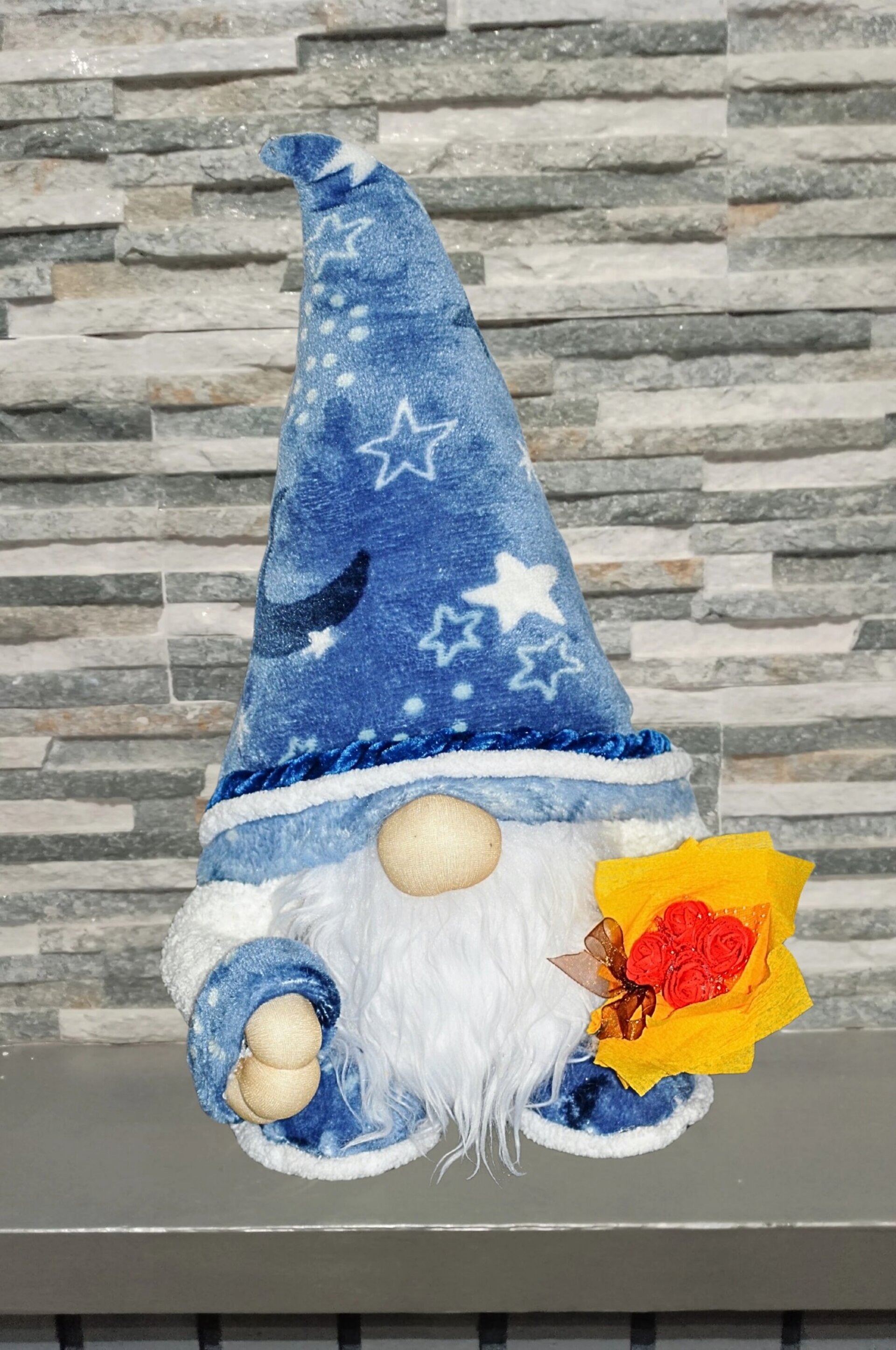 Gnomo mago azul con rosas - 4